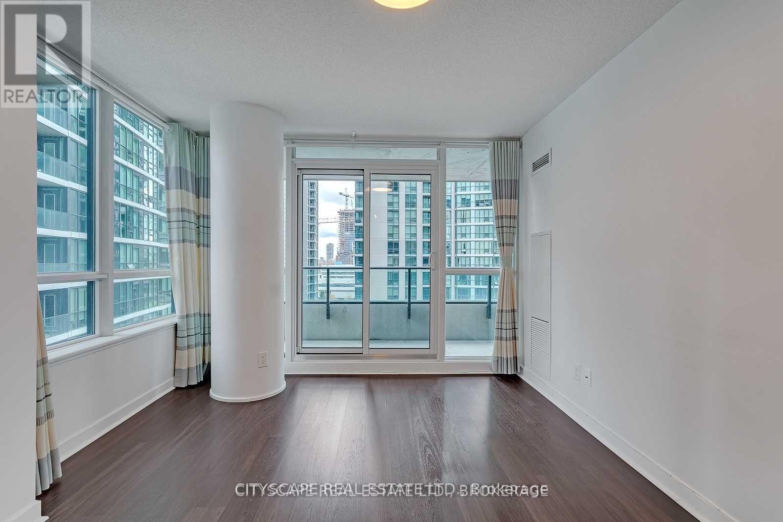 1006 - 33 Bay Street, Toronto, Ontario  M5J 2Z3 - Photo 6 - C12970704