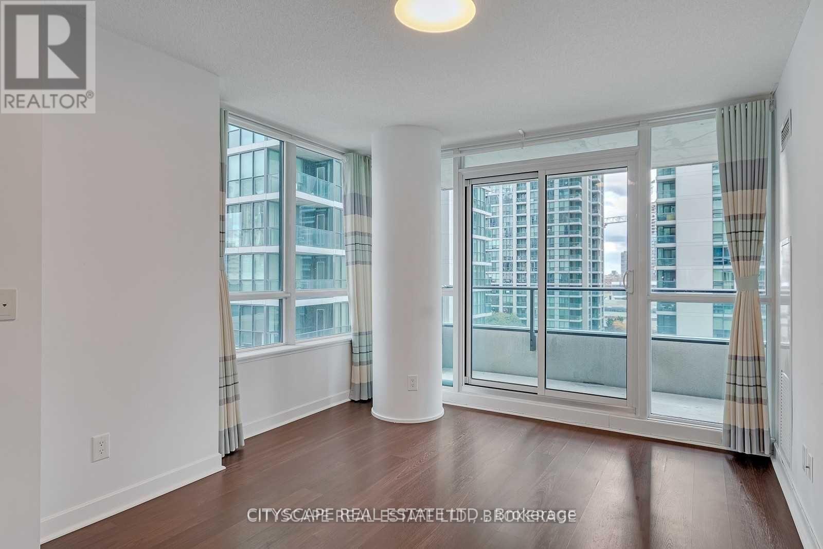 1006 - 33 Bay Street, Toronto, Ontario  M5J 2Z3 - Photo 7 - C12970704