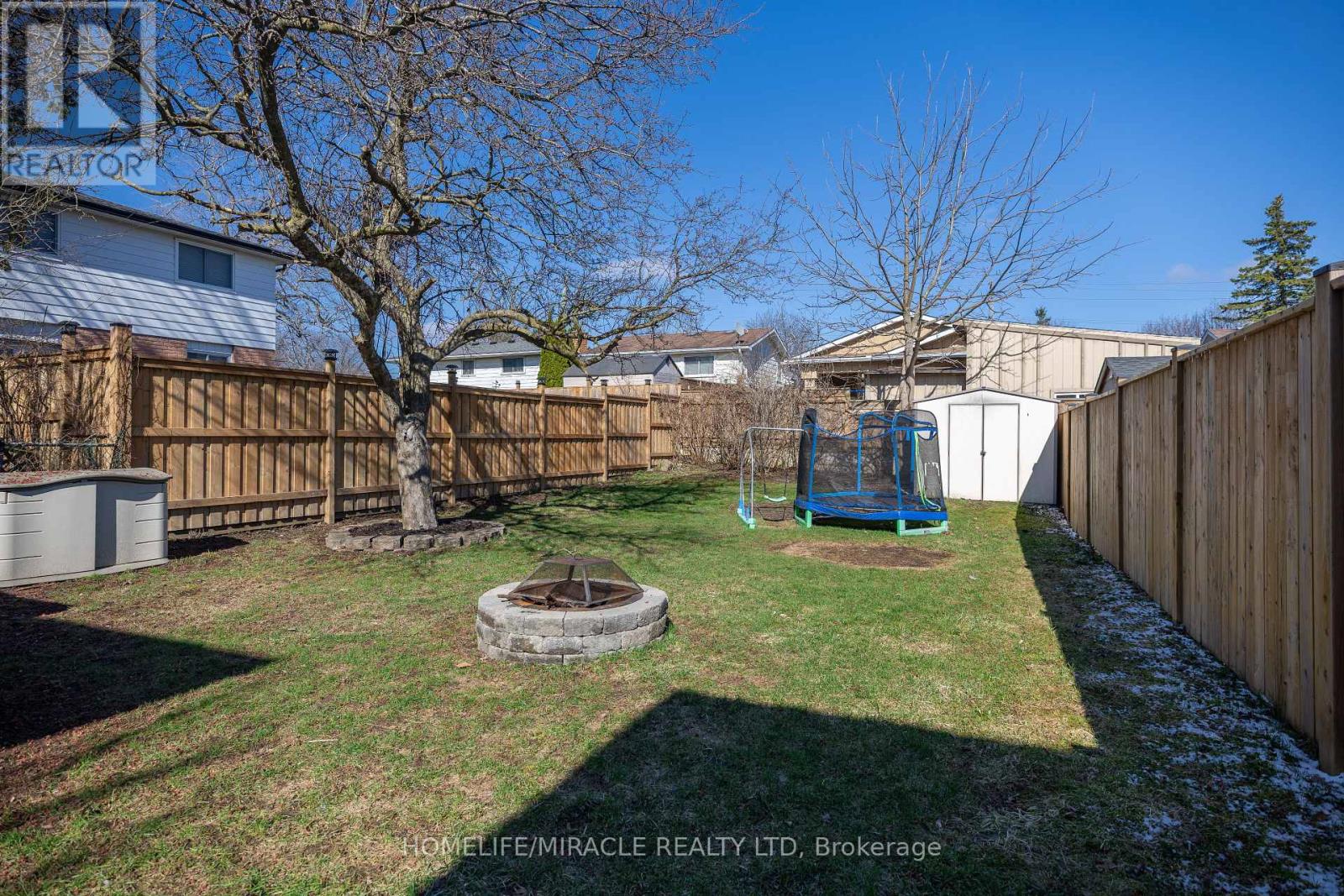 567 Ferndale Court, London South, Ontario  N6C 5C2 - Photo 4 - X12968278