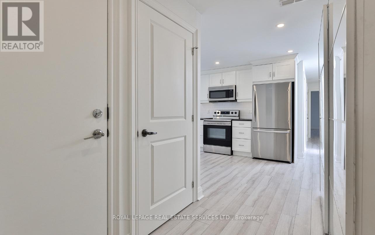 995 Bloor Street W, Toronto, Ontario  M6H 1M1 - Photo 3 - C12970846