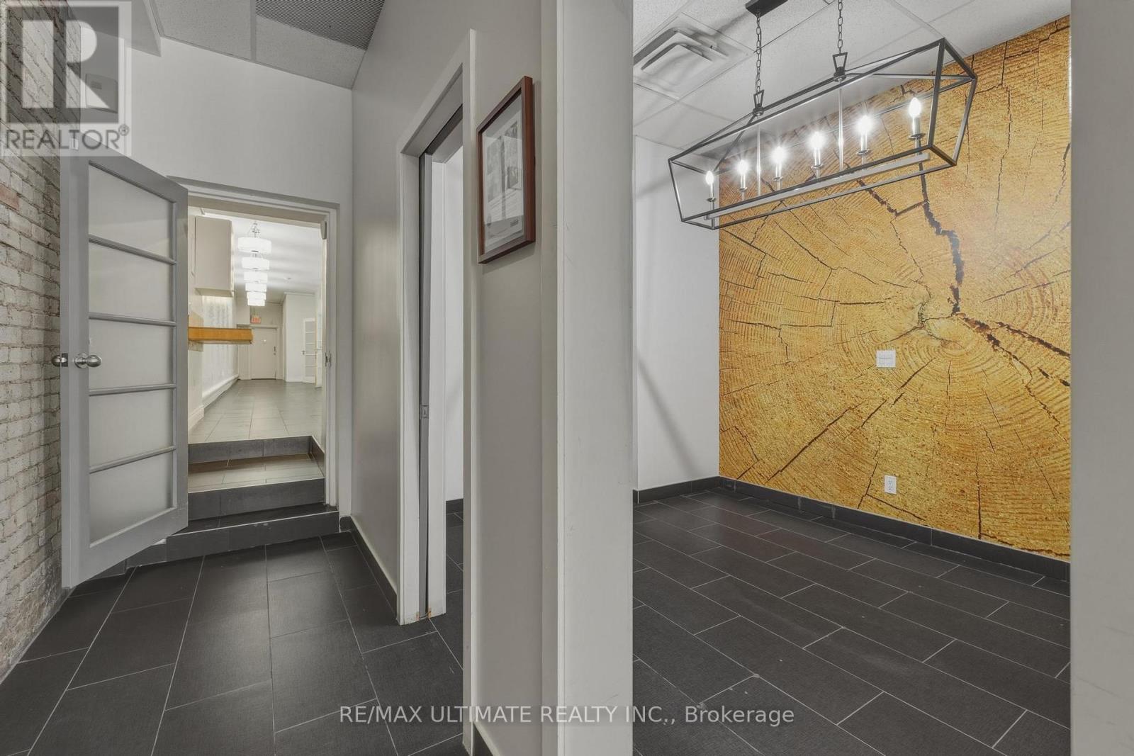 968 College Street, Toronto, Ontario  M5H 1A5 - Photo 11 - C12970848