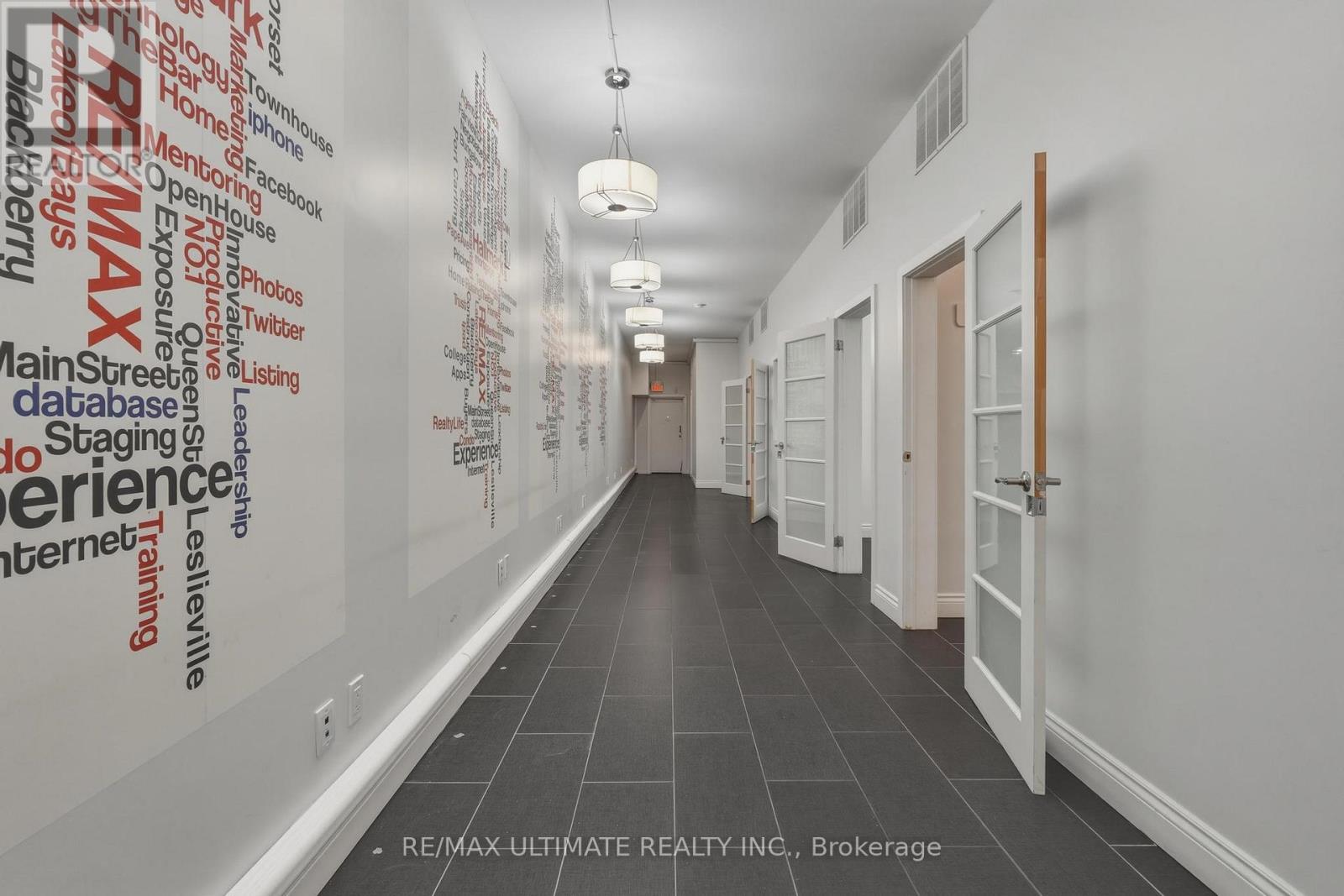 968 College Street, Toronto, Ontario  M5H 1A5 - Photo 14 - C12970848