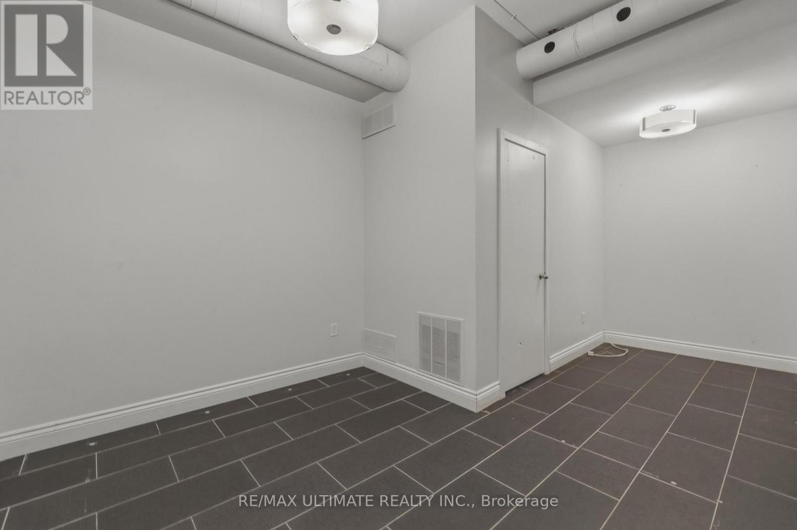 968 College Street, Toronto, Ontario  M5H 1A5 - Photo 16 - C12970848