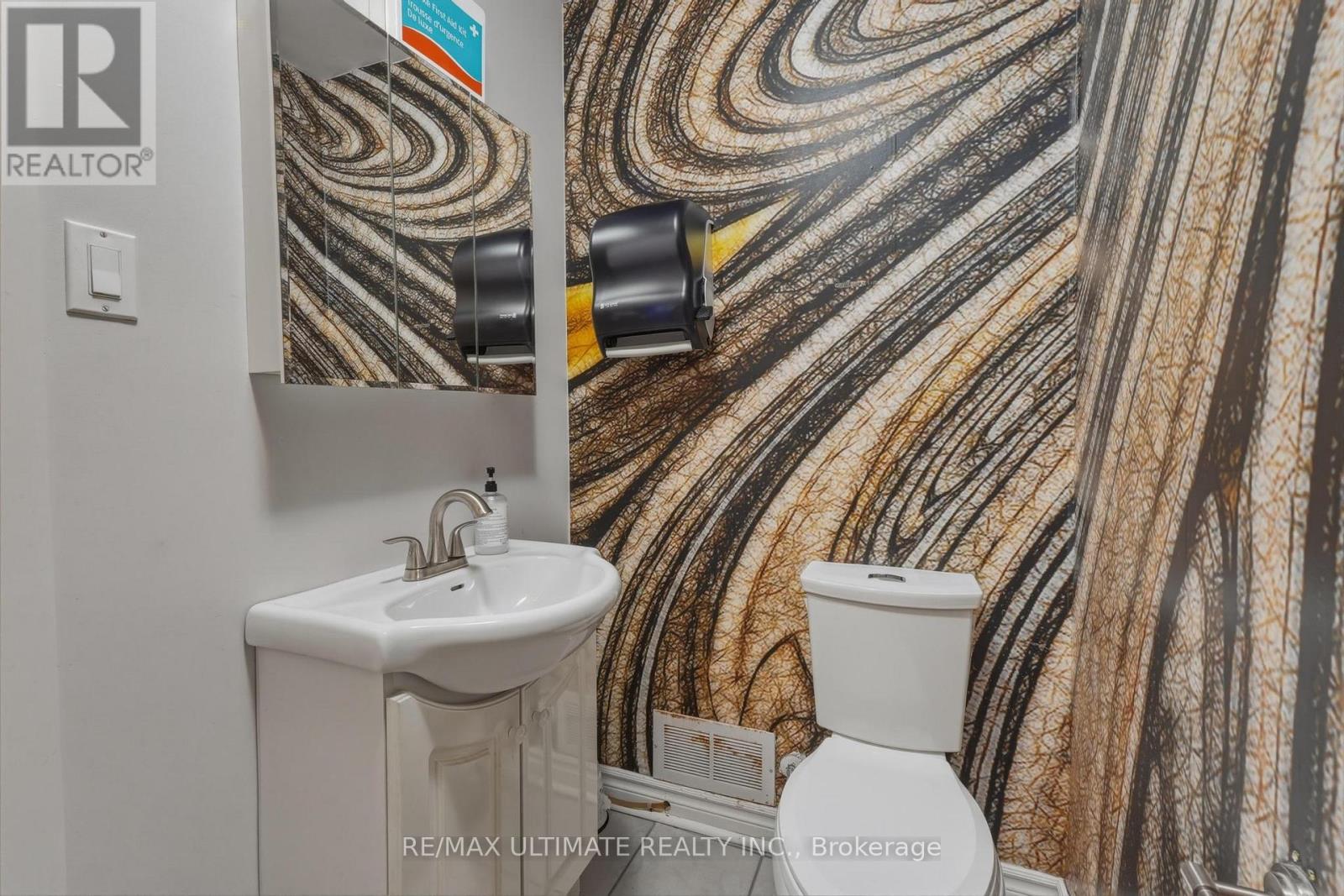 968 College Street, Toronto, Ontario  M5H 1A5 - Photo 25 - C12970848