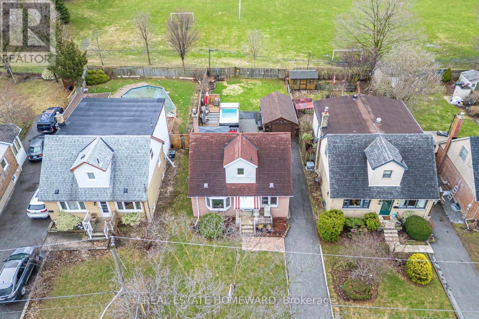 15 Medonte Avenue, Toronto, Ontario  M1L 1Z2 - Photo 2 - E12970688