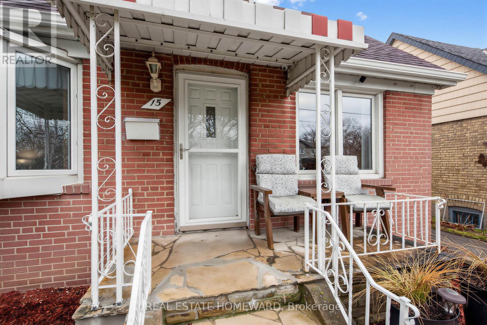 15 Medonte Avenue, Toronto, Ontario  M1L 1Z2 - Photo 5 - E12970688