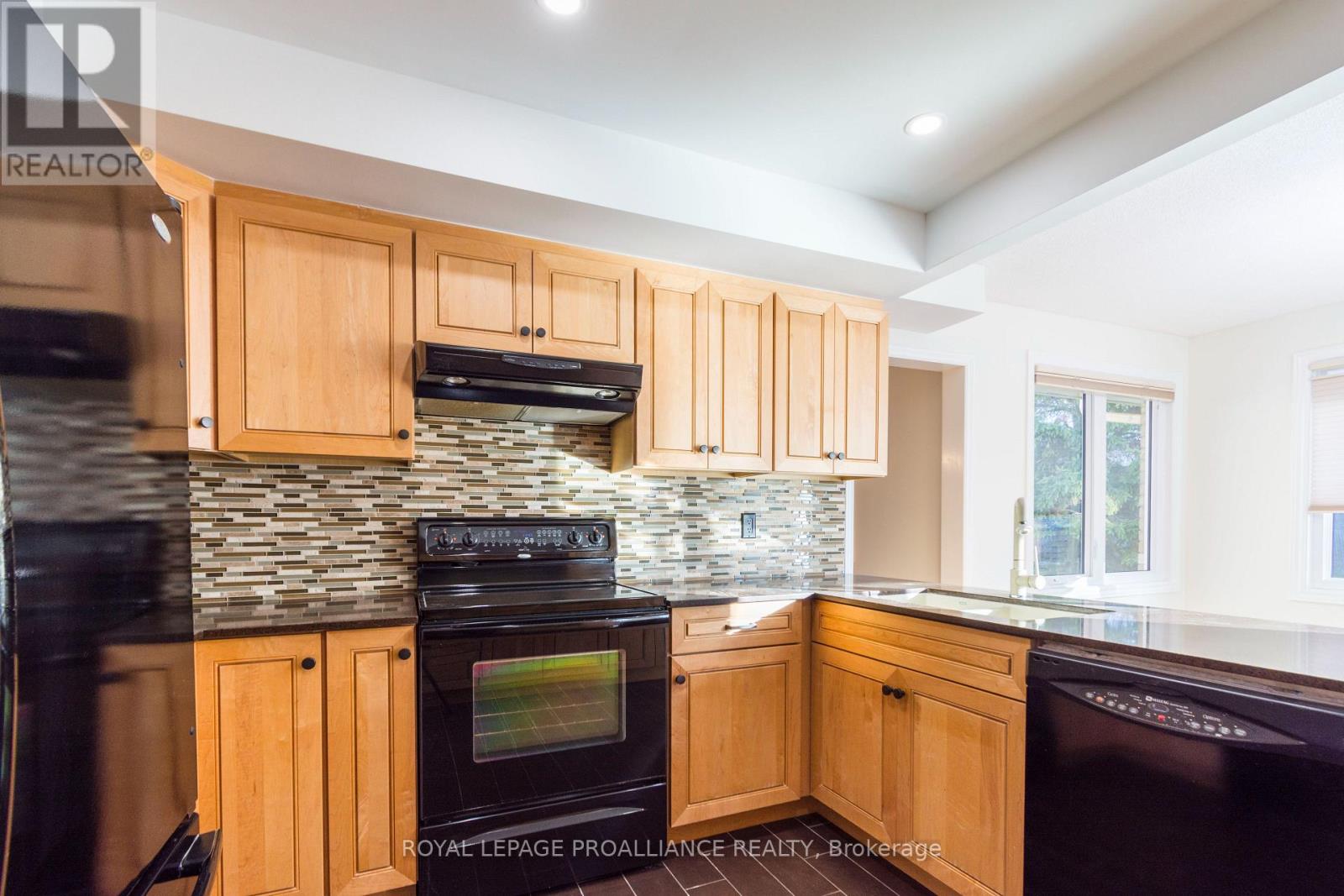 37 Dungannon Drive, Belleville, Ontario  K8P 5E7 - Photo 13 - X12729694