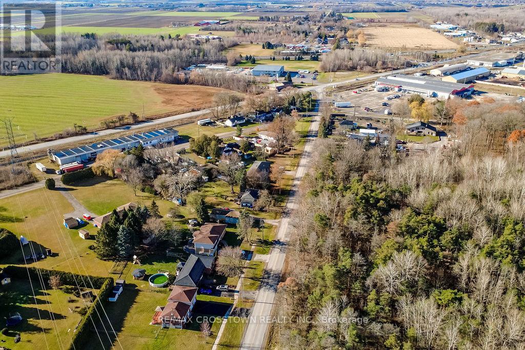 169 Oriole Drive, East Gwillimbury, Ontario  L9N 1G9 - Photo 5 - N12970652