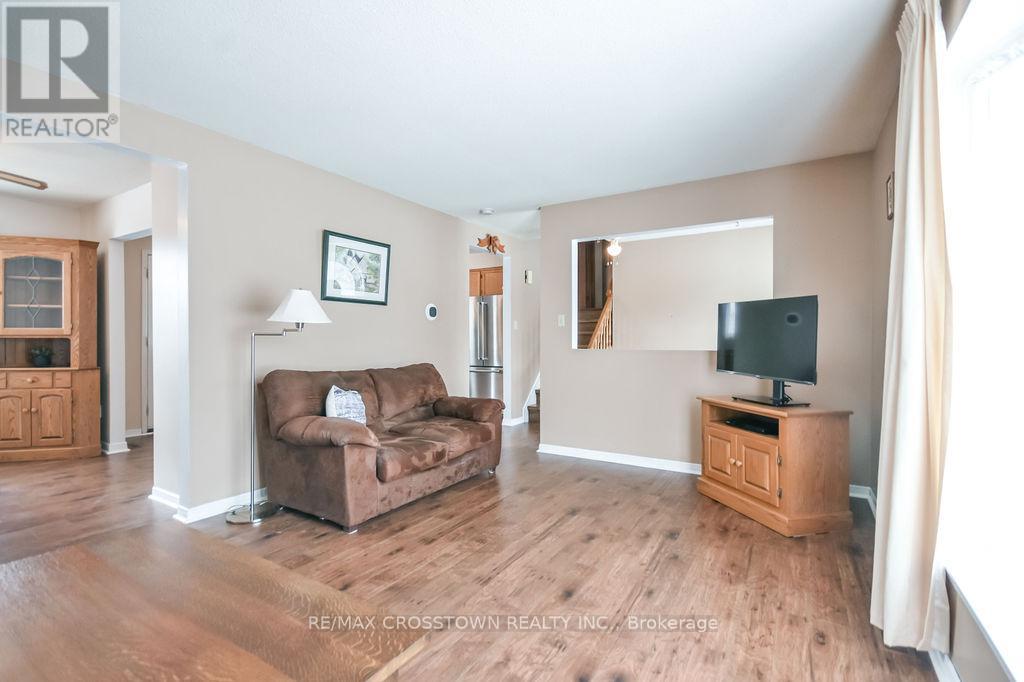 169 Oriole Drive, East Gwillimbury, Ontario  L9N 1G9 - Photo 9 - N12970652