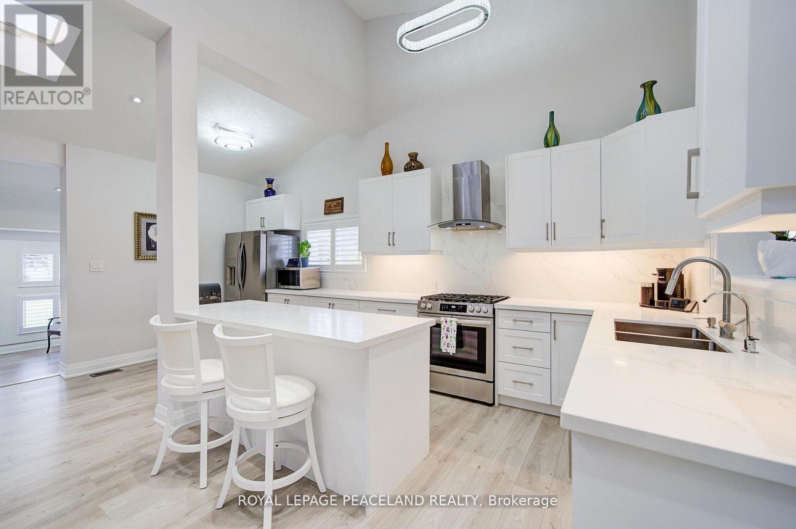 38 Lakeview Avenue, Whitchurch-Stouffville, Ontario  L4A 2H1 - Photo 19 - N12970694