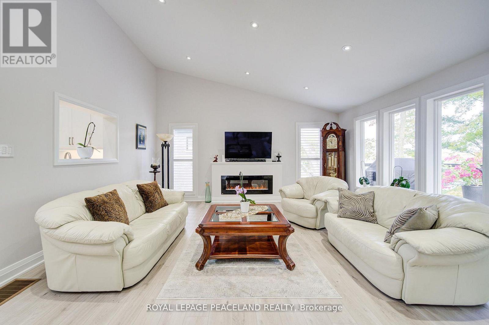 38 Lakeview Avenue, Whitchurch-Stouffville, Ontario  L4A 2H1 - Photo 26 - N12970694