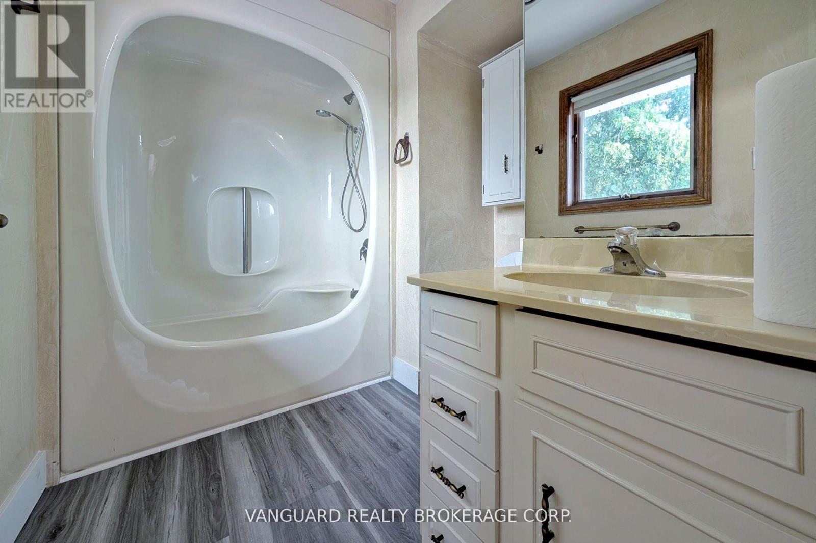 7370 Martin Grove Road, Vaughan, Ontario  L4L 1A5 - Photo 21 - N12970776