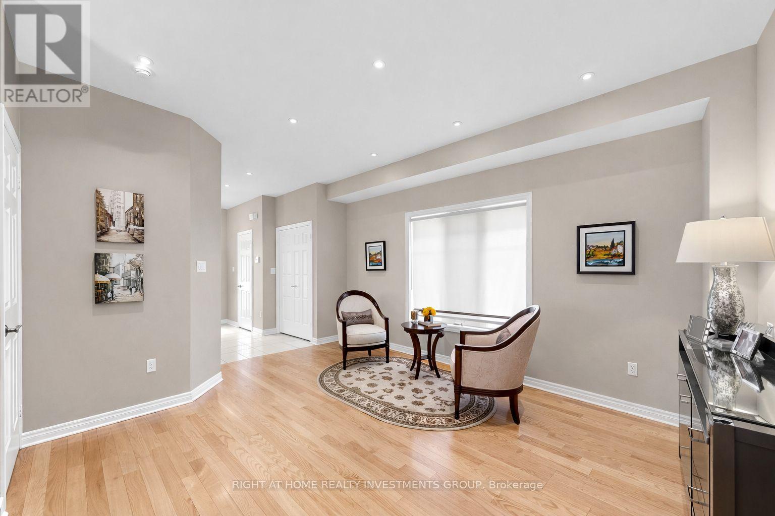 48 Idyllwood Avenue, Richmond Hill, Ontario L4S 2P3 - Photo 8 - N12970796