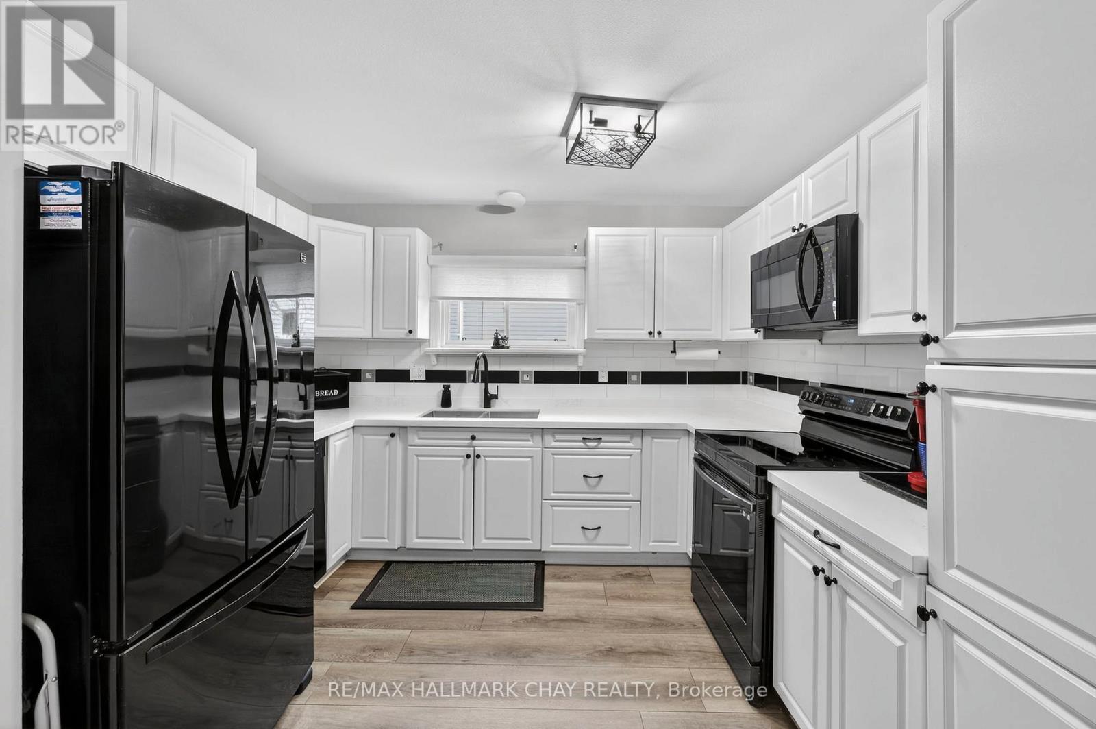 15 Wilde Place, Barrie (Letitia Heights), Ontario  L4N 4W6 - Photo 21 - S12970802