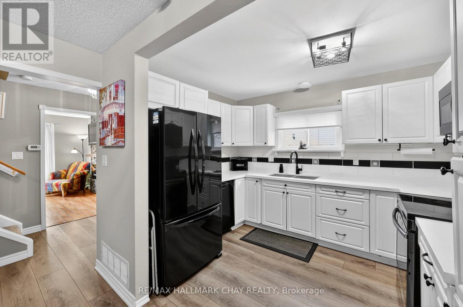 15 Wilde Place, Barrie (Letitia Heights), Ontario  L4N 4W6 - Photo 22 - S12970802