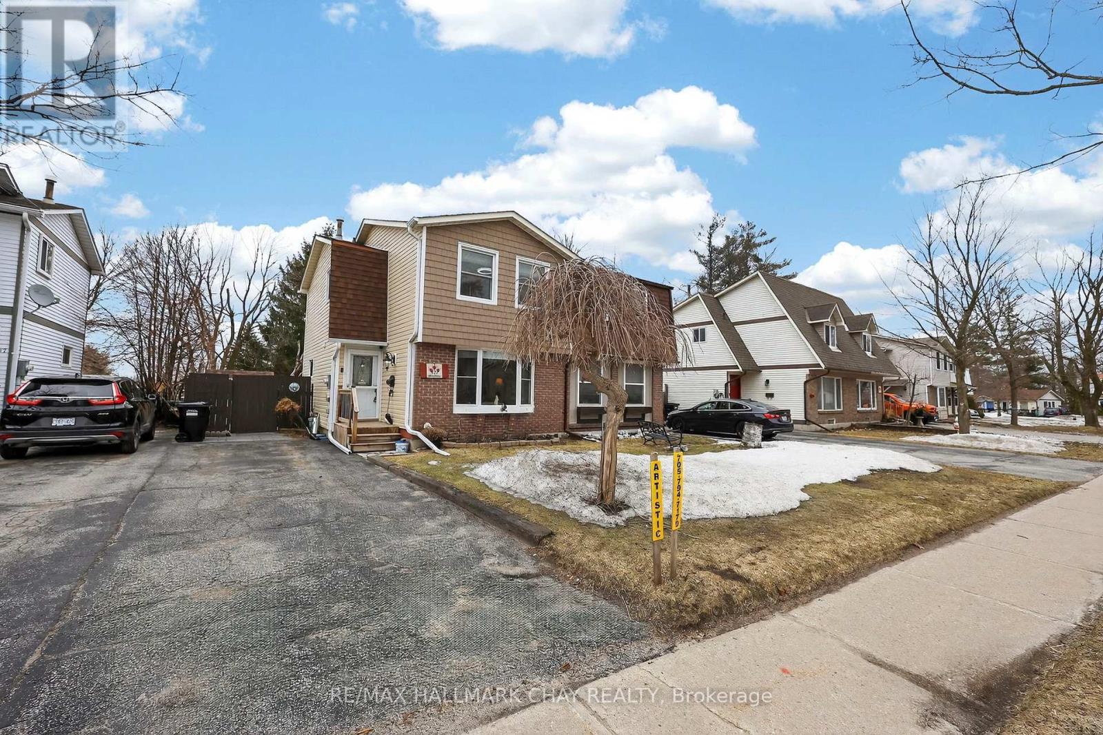 15 Wilde Place, Barrie (Letitia Heights), Ontario  L4N 4W6 - Photo 3 - S12970802