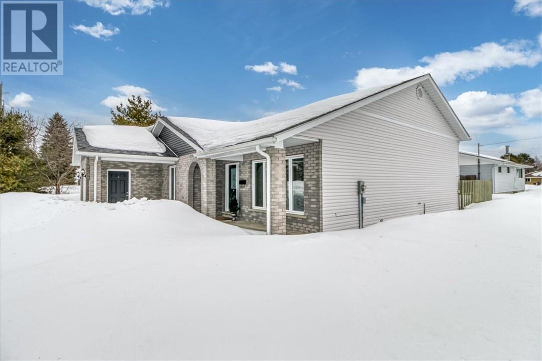 4372 Theresa Avenue, Hanmer, Ontario  P3P 1M4 - Photo 3 - 2127030