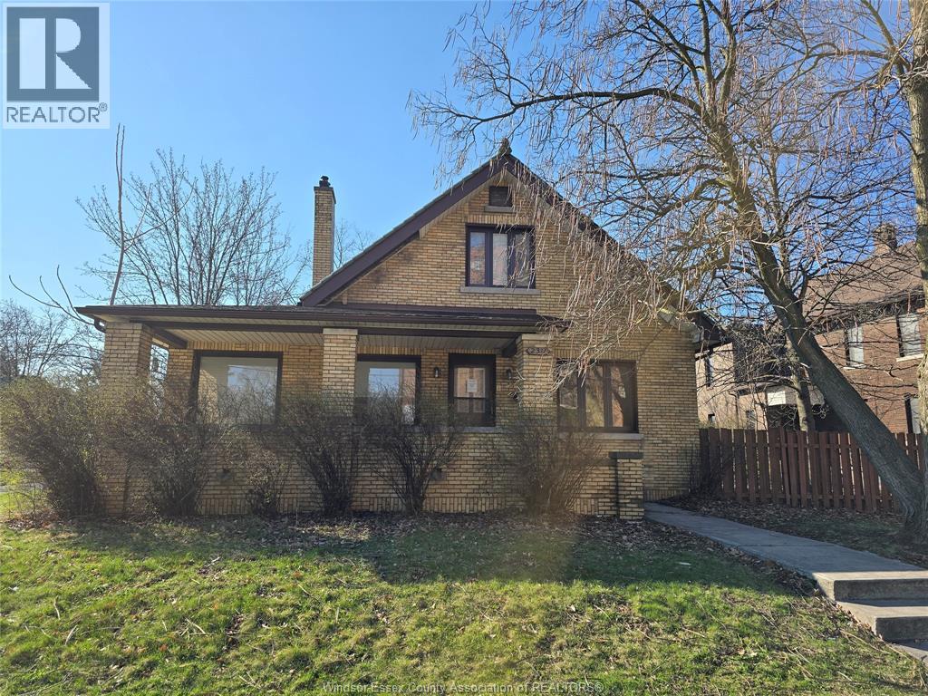 MLS# 26007441: 2311 UNIVERSITY AVENUE, Windsor, Canada