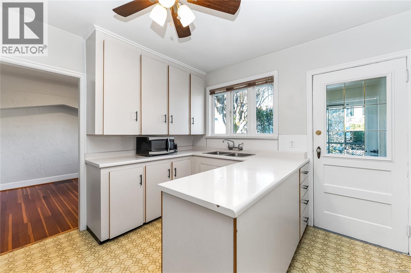 990 Hampshire Rd, Oak Bay, British Columbia  V8S 4S7 - Photo 11 - 1026251