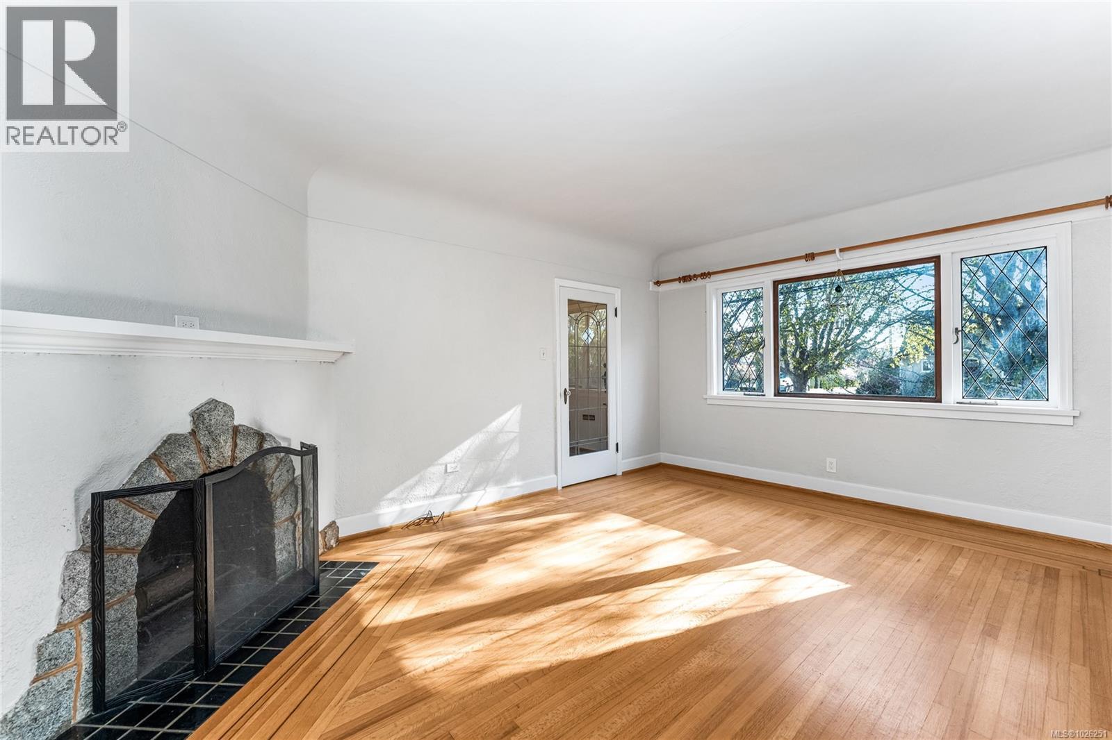 990 Hampshire Rd, Oak Bay, British Columbia  V8S 4S7 - Photo 5 - 1026251