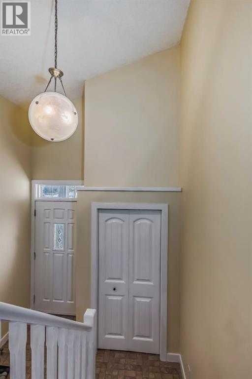 211 Saddlebrook Way Ne, Calgary, Alberta  T3J 0B5 - Photo 3 - A2290591