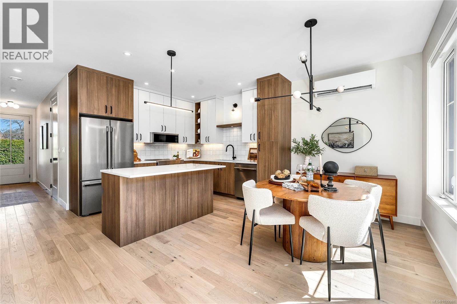 4 3333 Henderson Rd, Oak Bay, British Columbia  V8Z 3P3 - Photo 6 - 1029981