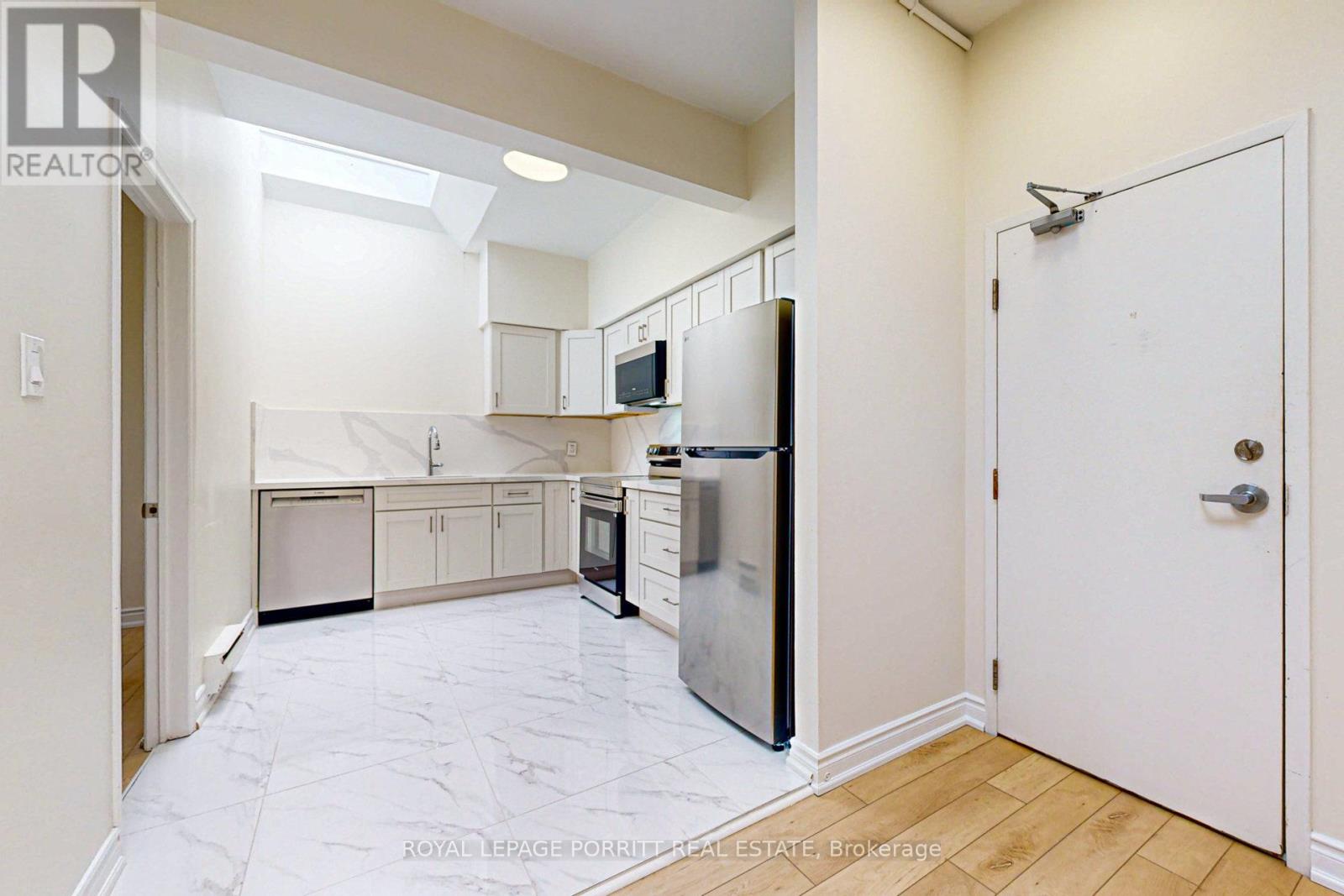 2 - 3519 Lake Shore Boulevard W, Toronto, Ontario  M8W 1N5 - Photo 5 - W12970640