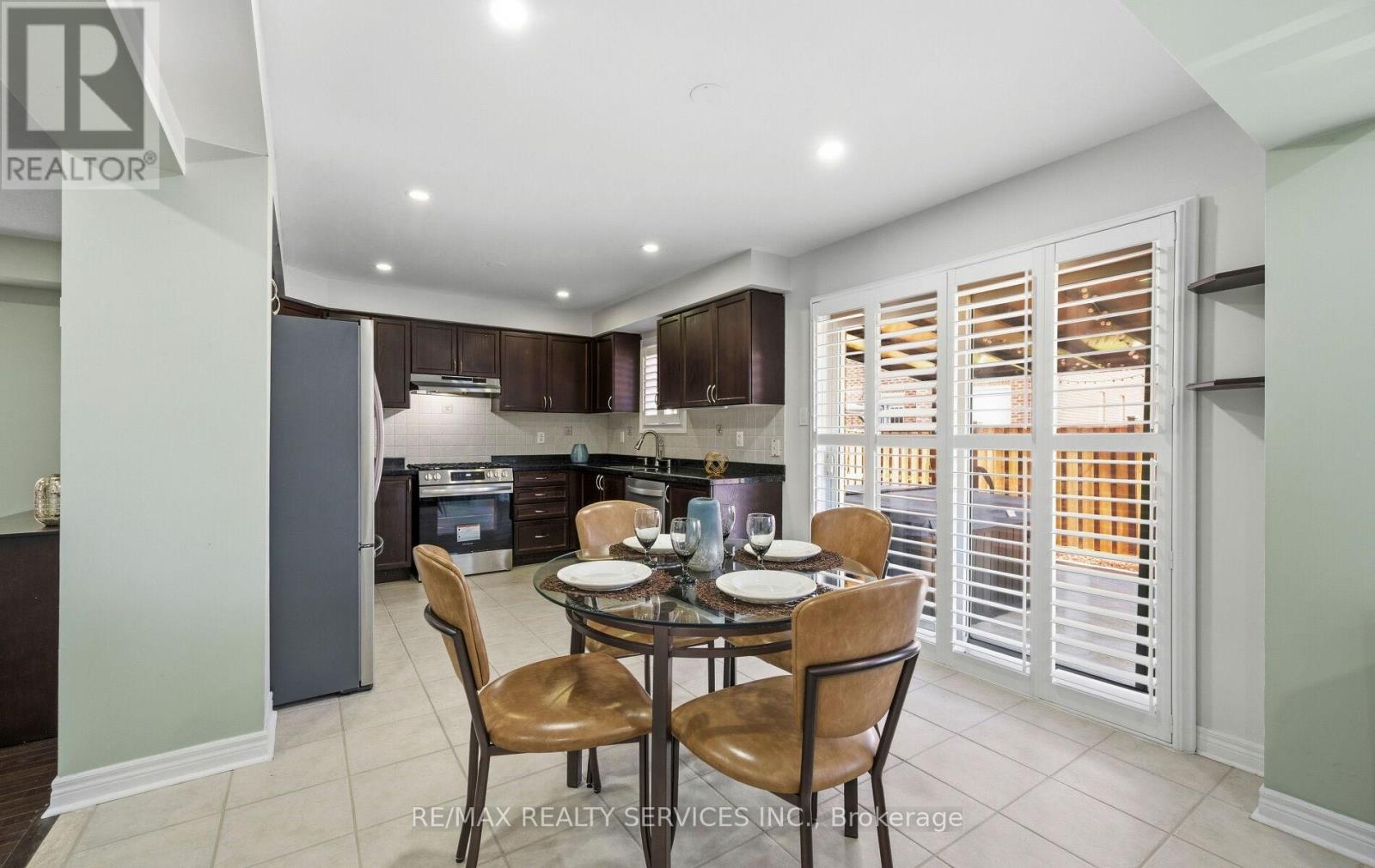 5 Thornbush Boulevard, Brampton, Ontario  L7A 3X9 - Photo 17 - W12970658