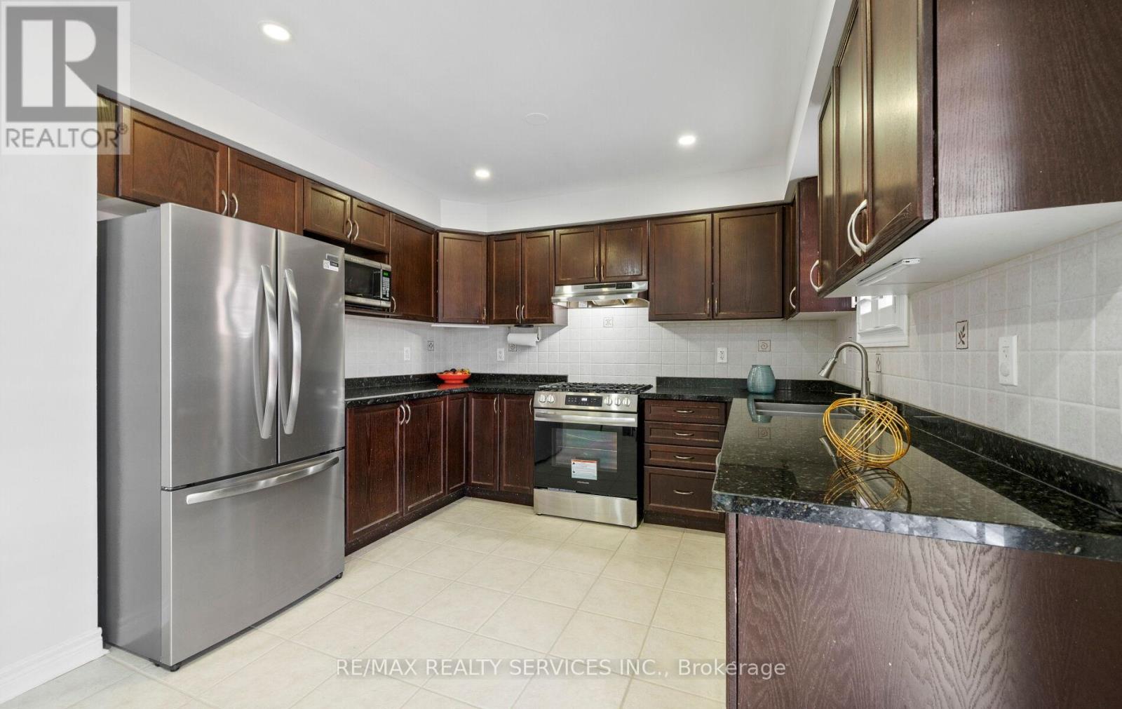 5 Thornbush Boulevard, Brampton, Ontario  L7A 3X9 - Photo 18 - W12970658