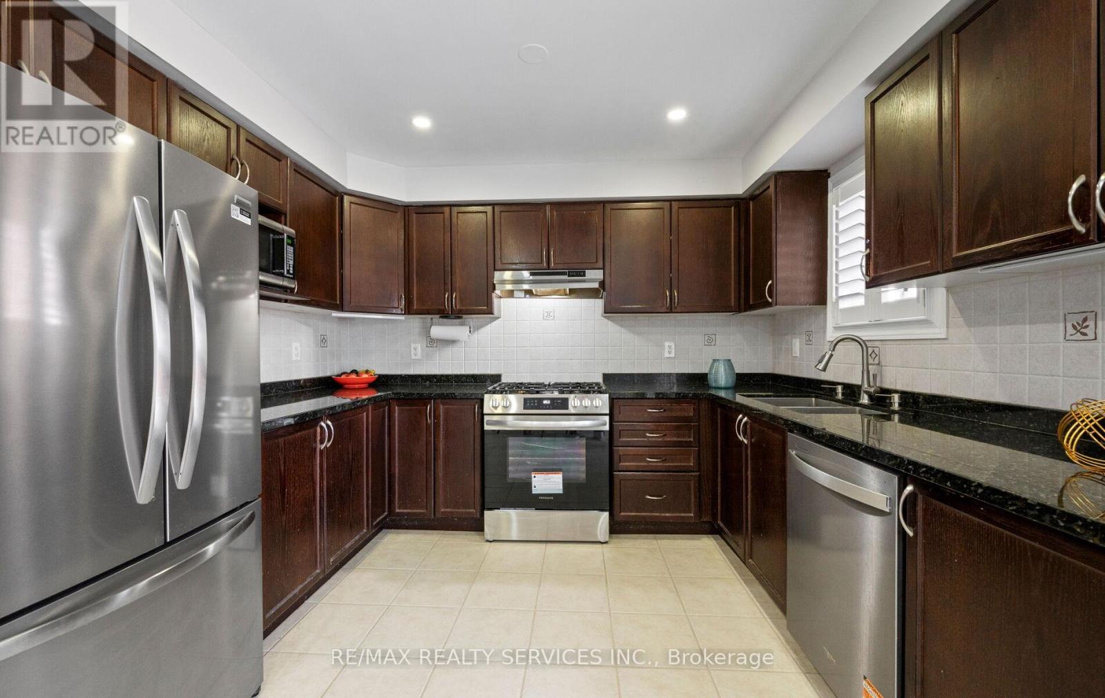 5 Thornbush Boulevard, Brampton, Ontario  L7A 3X9 - Photo 19 - W12970658