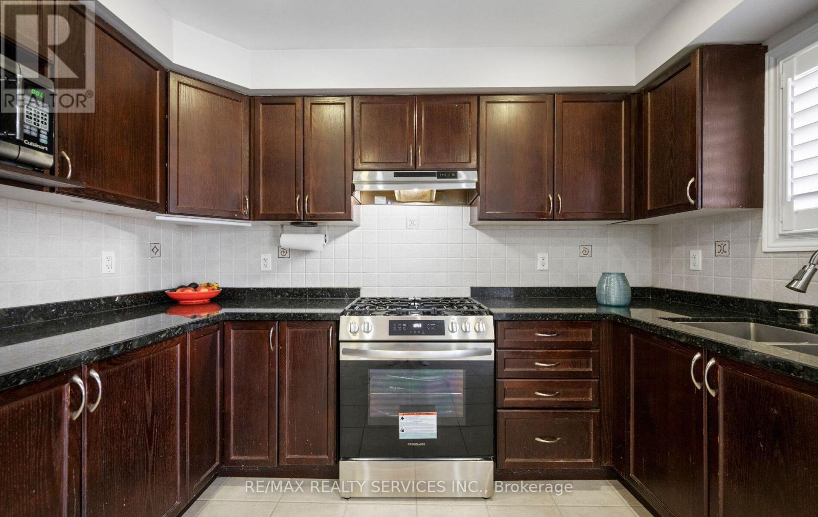 5 Thornbush Boulevard, Brampton, Ontario  L7A 3X9 - Photo 20 - W12970658