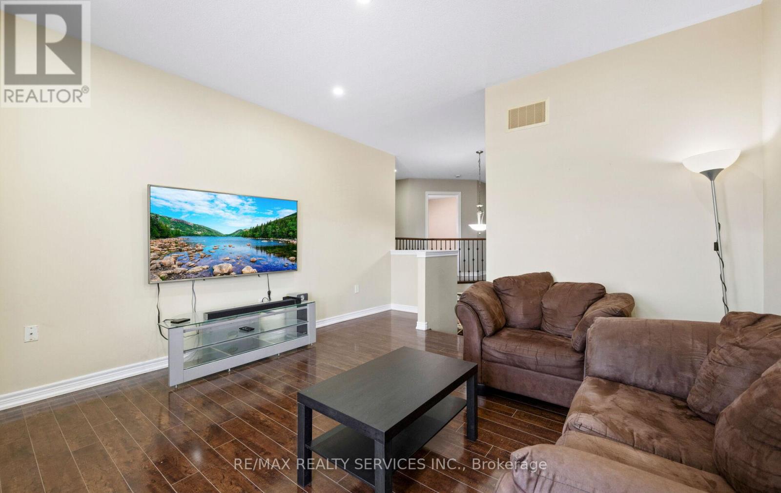 5 Thornbush Boulevard, Brampton, Ontario  L7A 3X9 - Photo 23 - W12970658