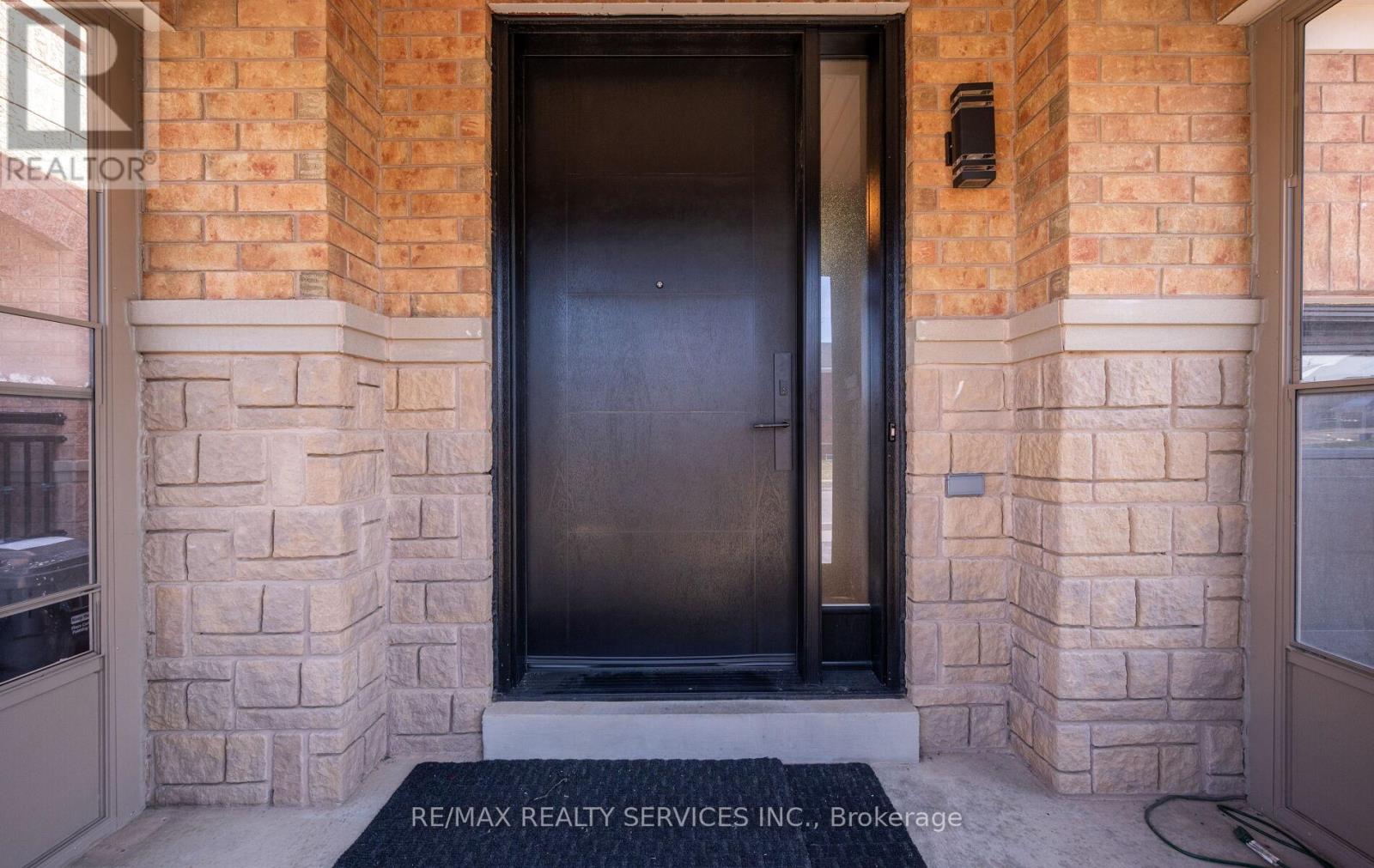 5 Thornbush Boulevard, Brampton, Ontario  L7A 3X9 - Photo 5 - W12970658