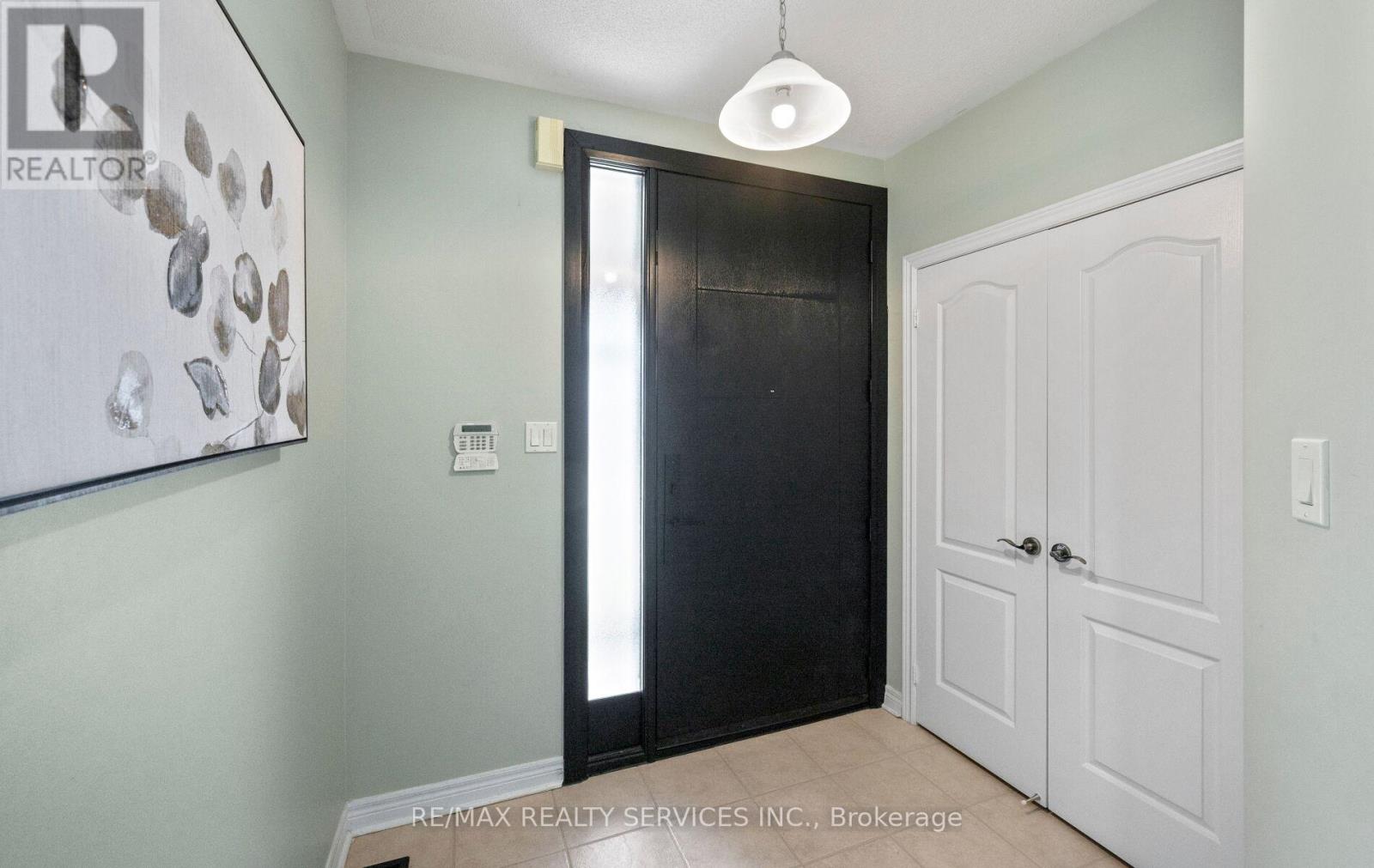 5 Thornbush Boulevard, Brampton, Ontario  L7A 3X9 - Photo 6 - W12970658