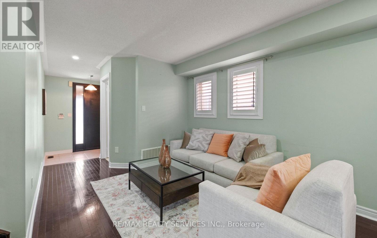 5 Thornbush Boulevard, Brampton, Ontario  L7A 3X9 - Photo 9 - W12970658