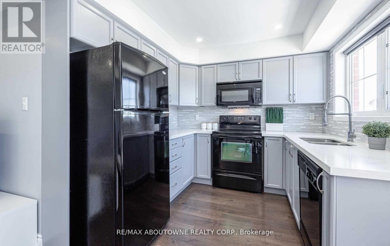 8 - 2557 Sixth Line, Oakville, Ontario  L6H 0H7 - Photo 10 - W12970660