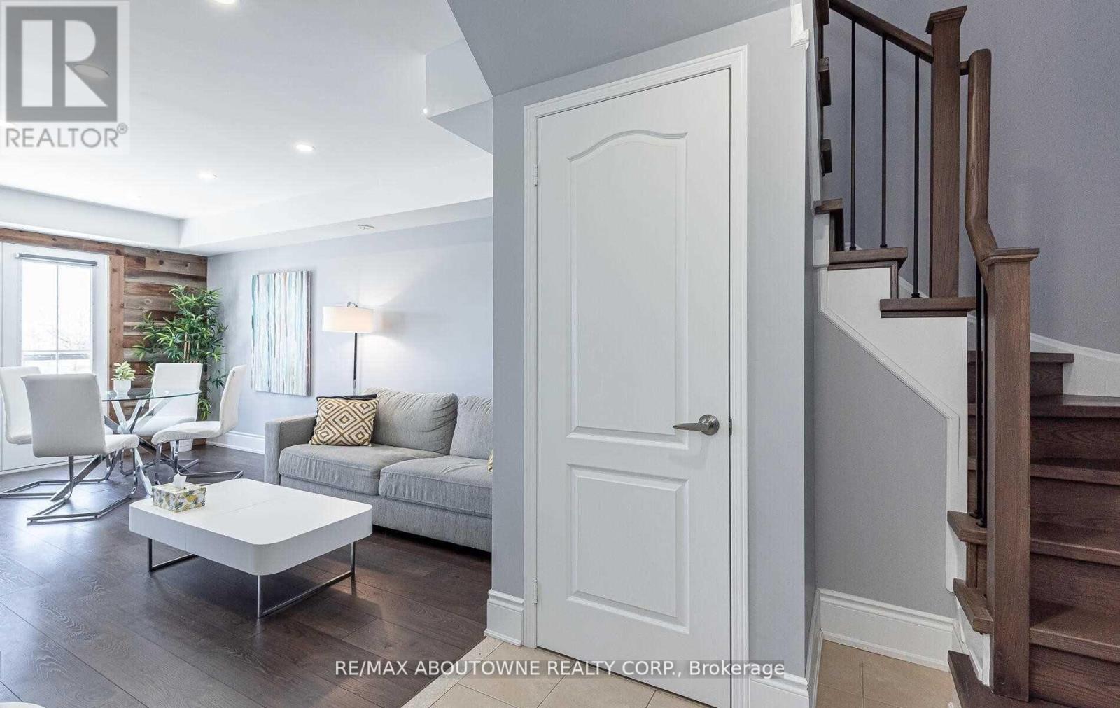 8 - 2557 Sixth Line, Oakville, Ontario  L6H 0H7 - Photo 3 - W12970660