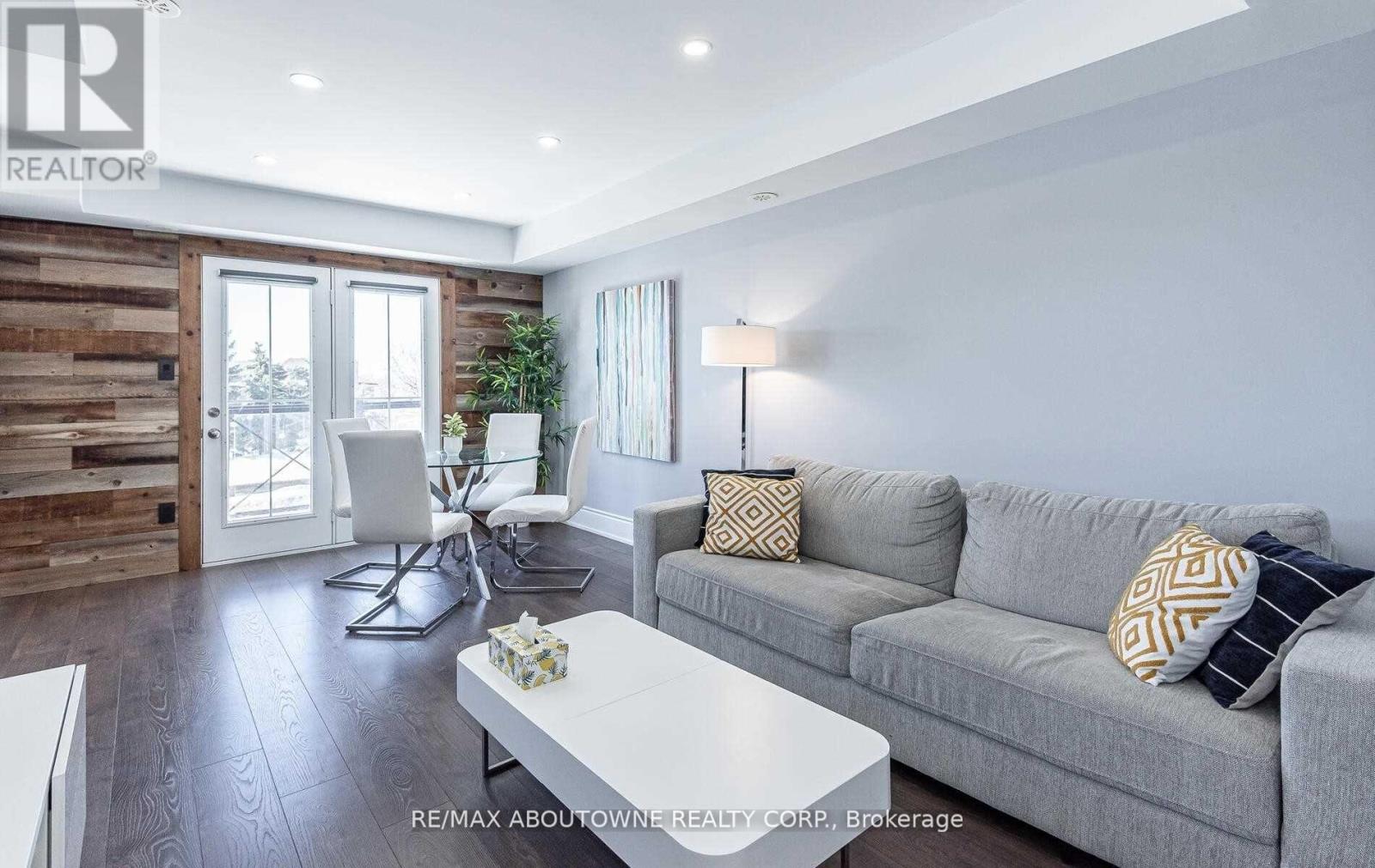 8 - 2557 Sixth Line, Oakville, Ontario  L6H 0H7 - Photo 4 - W12970660