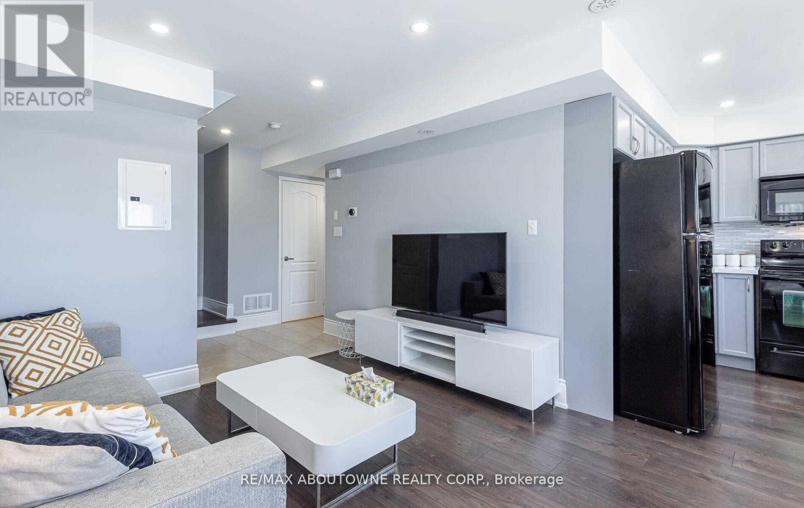 8 - 2557 Sixth Line, Oakville, Ontario  L6H 0H7 - Photo 6 - W12970660