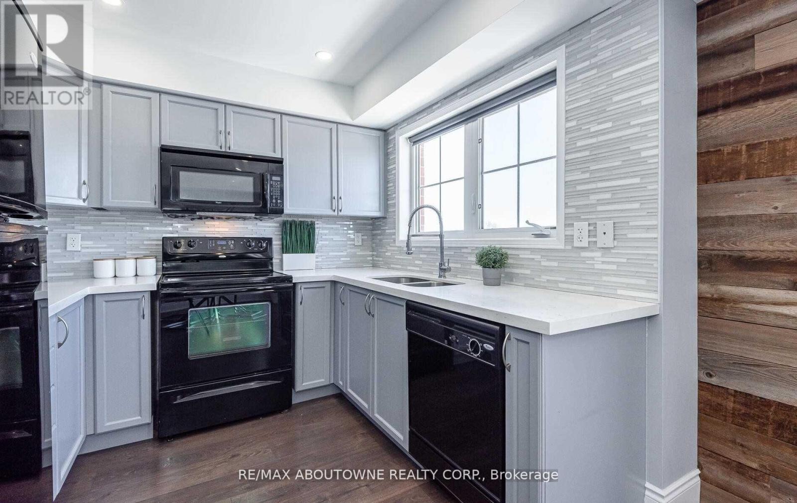 8 - 2557 Sixth Line, Oakville, Ontario  L6H 0H7 - Photo 9 - W12970660