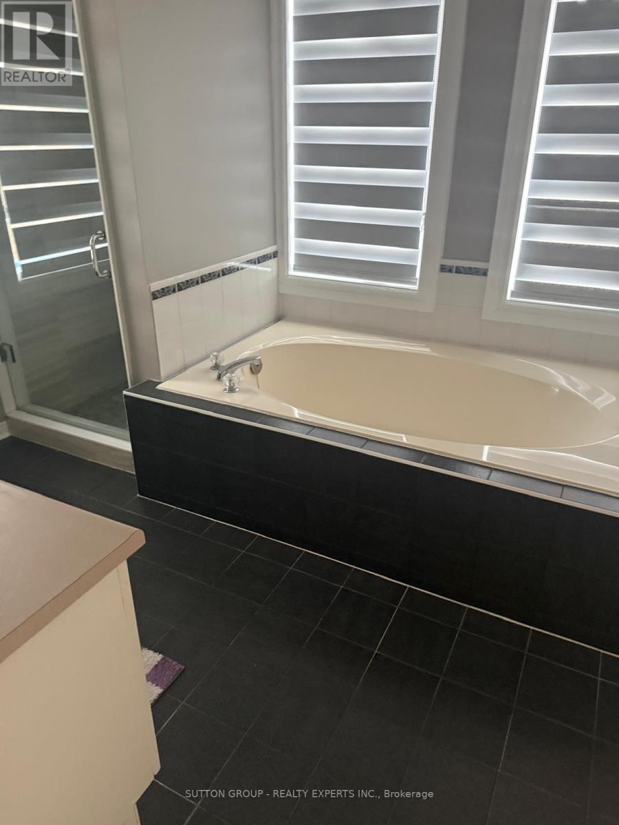 63 Wickstead Court, Brampton, Ontario  L6R 1N8 - Photo 11 - W12970662