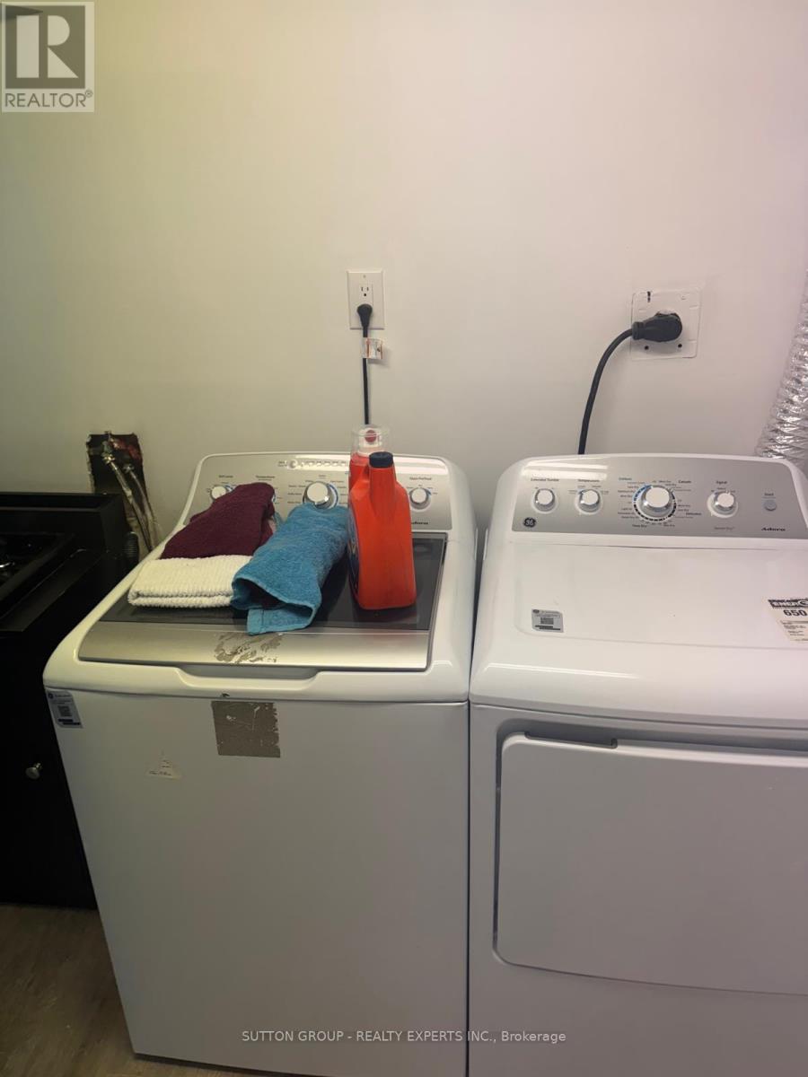 63 Wickstead Court, Brampton, Ontario  L6R 1N8 - Photo 12 - W12970662