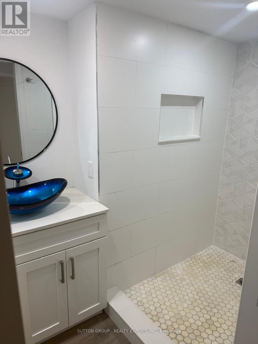 63 Wickstead Court, Brampton, Ontario  L6R 1N8 - Photo 13 - W12970662