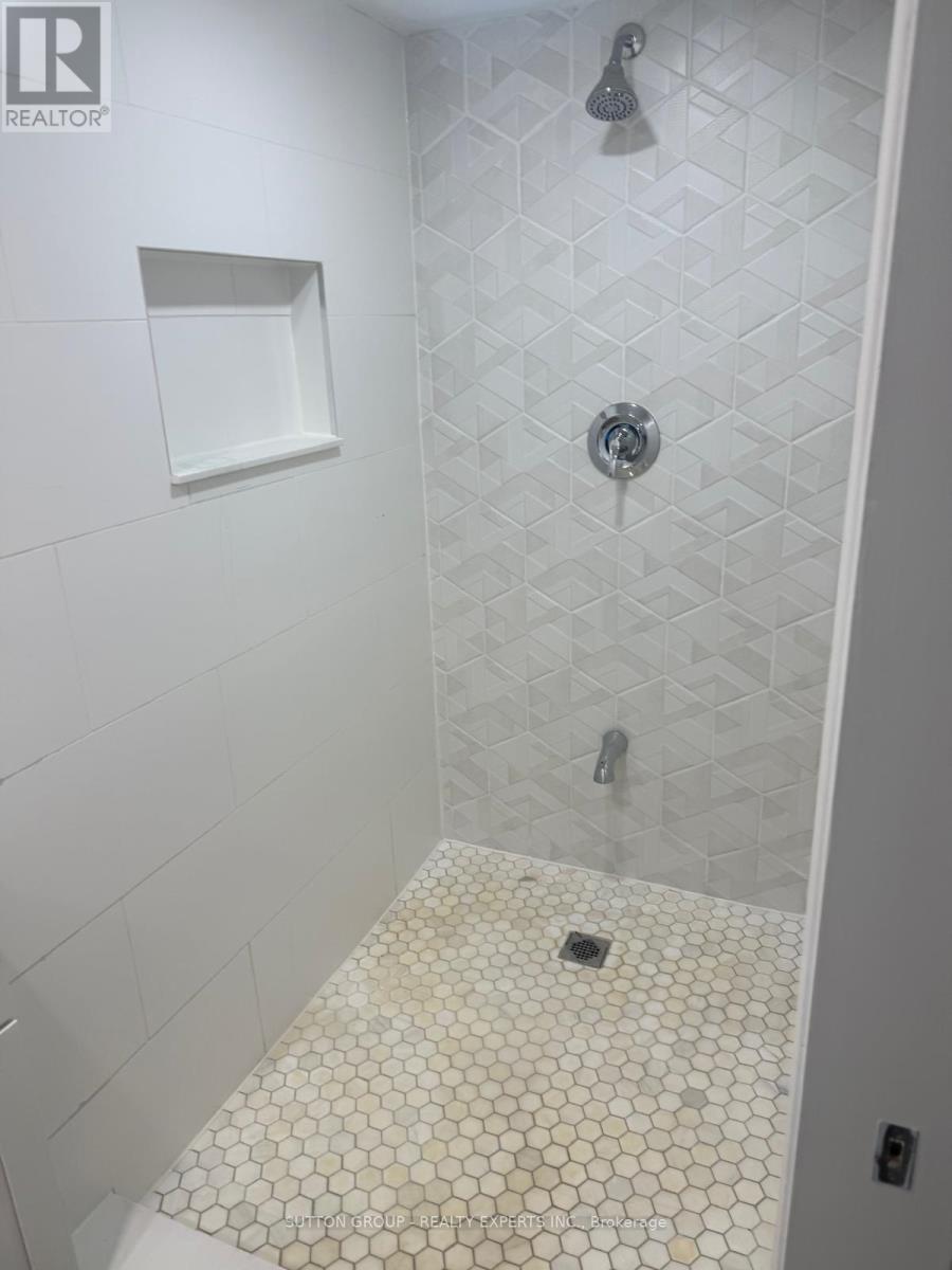 63 Wickstead Court, Brampton, Ontario  L6R 1N8 - Photo 16 - W12970662