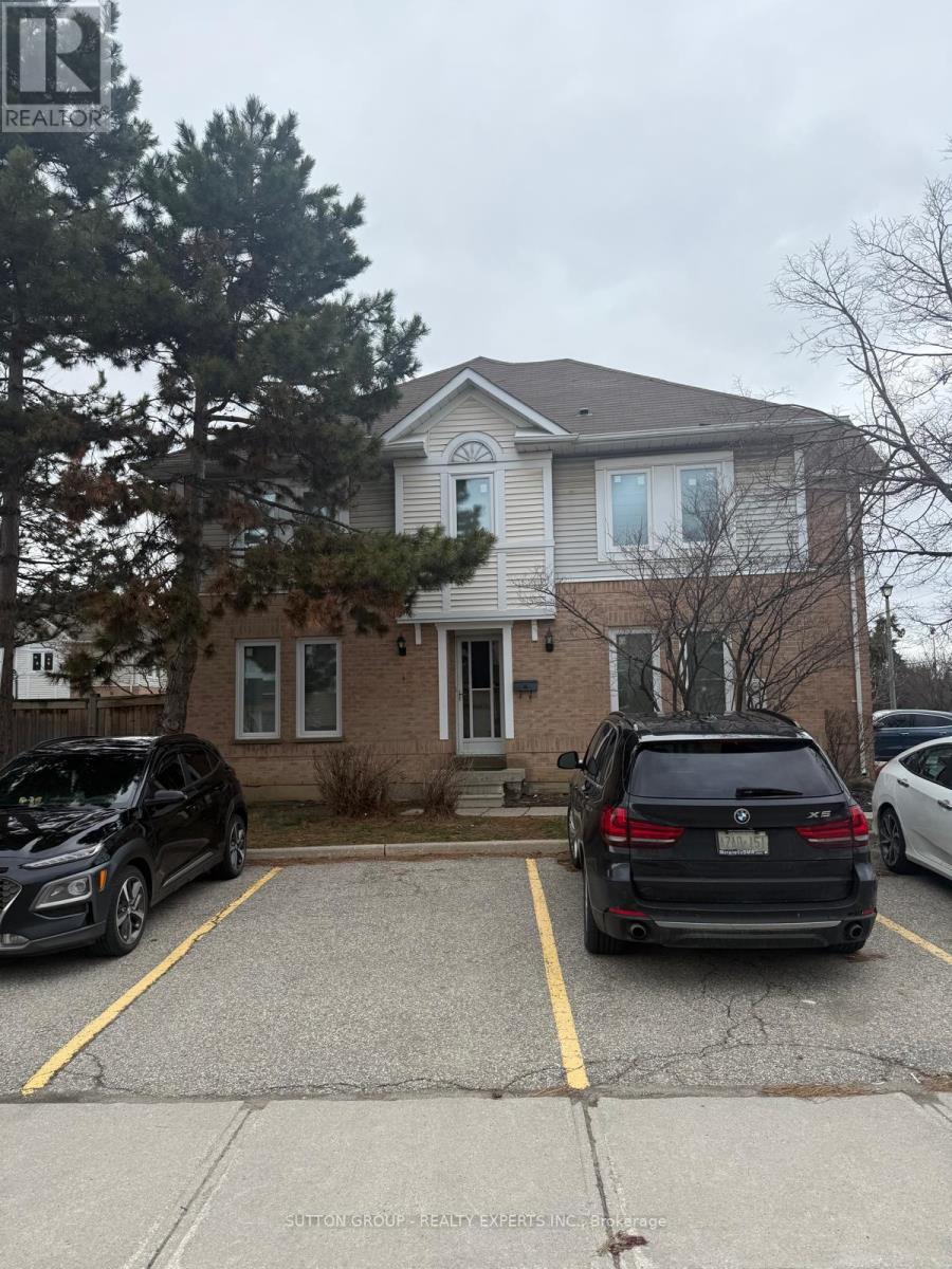 63 Wickstead Court, Brampton, Ontario  L6R 1N8 - Photo 2 - W12970662