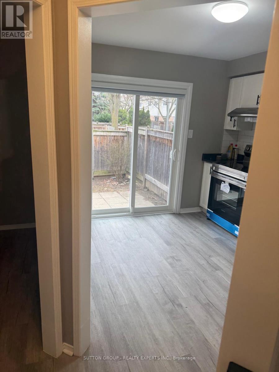 63 Wickstead Court, Brampton, Ontario  L6R 1N8 - Photo 5 - W12970662