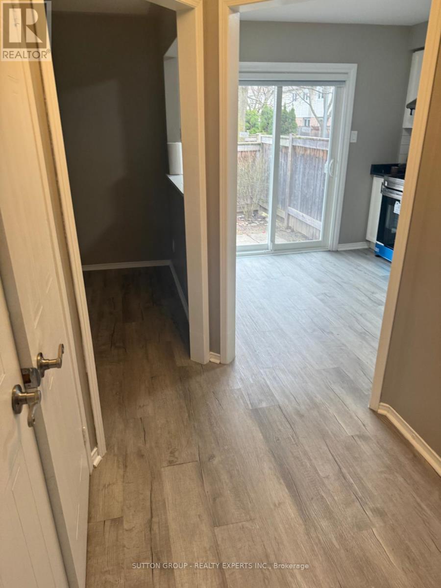 63 Wickstead Court, Brampton, Ontario  L6R 1N8 - Photo 6 - W12970662