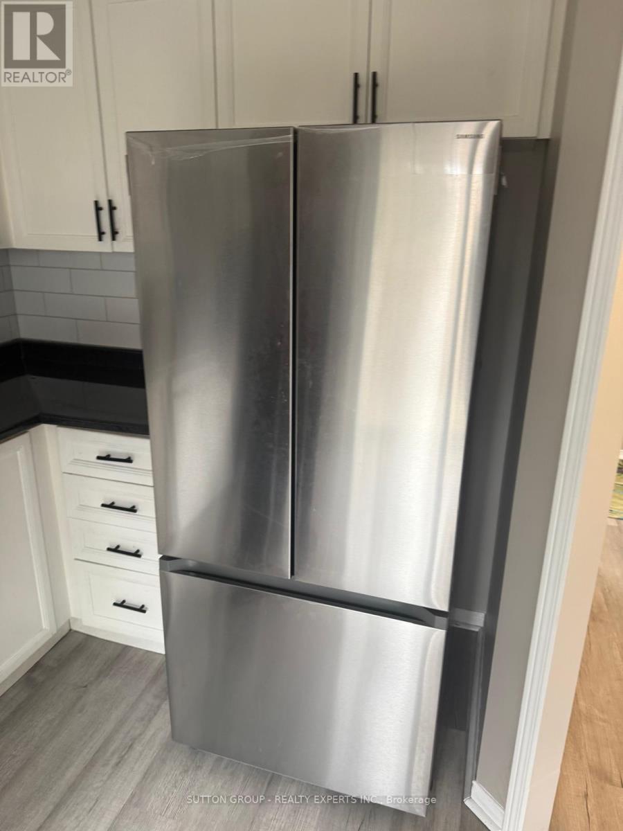 63 Wickstead Court, Brampton, Ontario  L6R 1N8 - Photo 7 - W12970662