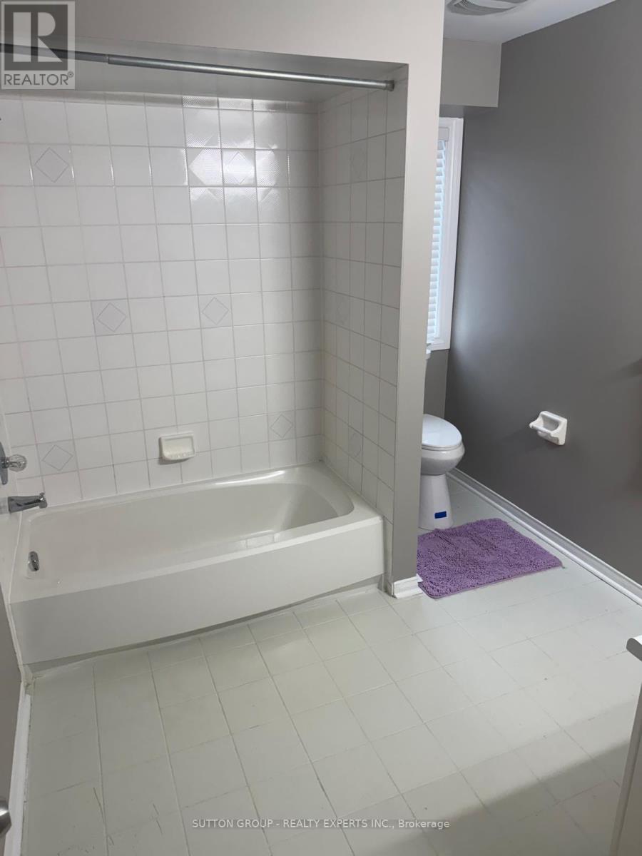 63 Wickstead Court, Brampton, Ontario  L6R 1N8 - Photo 9 - W12970662