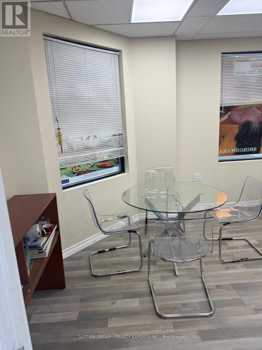 35 - 2355 Derry Road E, Mississauga, Ontario  L5S 1V6 - Photo 5 - W12970680